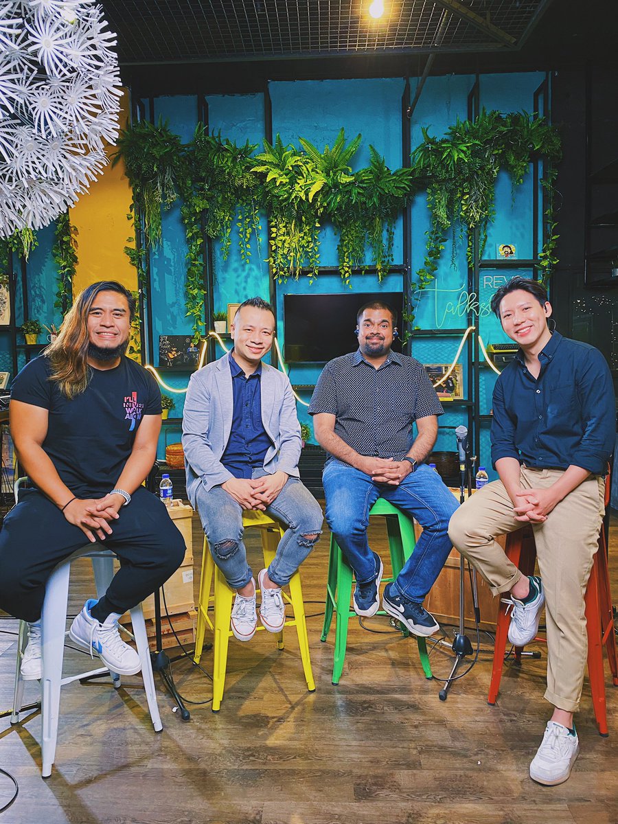 andyyeoh's tweet photo. Not all heroes wear capes. Some wear a headphone. Some hold a microphone.
Crazy to think our paths crossed years ago, only for them to intertwine now. Only God knows what else nextโฆ
#RevoWorshipProject22
#RevoConf2022
#Revo2022
#urtherevolution https://t.co/e9nIcgqemR