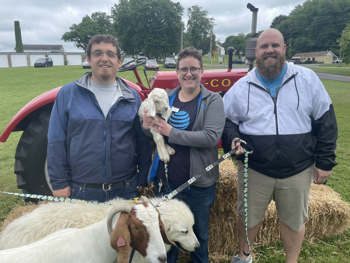 Having a fantastic time repping and helping out at the Arthursdale Goat Gallop! <a href="/TheSignatureGuy/">Guy Kemp III</a> <a href="/mikelindseywv/">Mike Lindsey</a> @SignatureGoat #ATTLife #CommunityEngagement