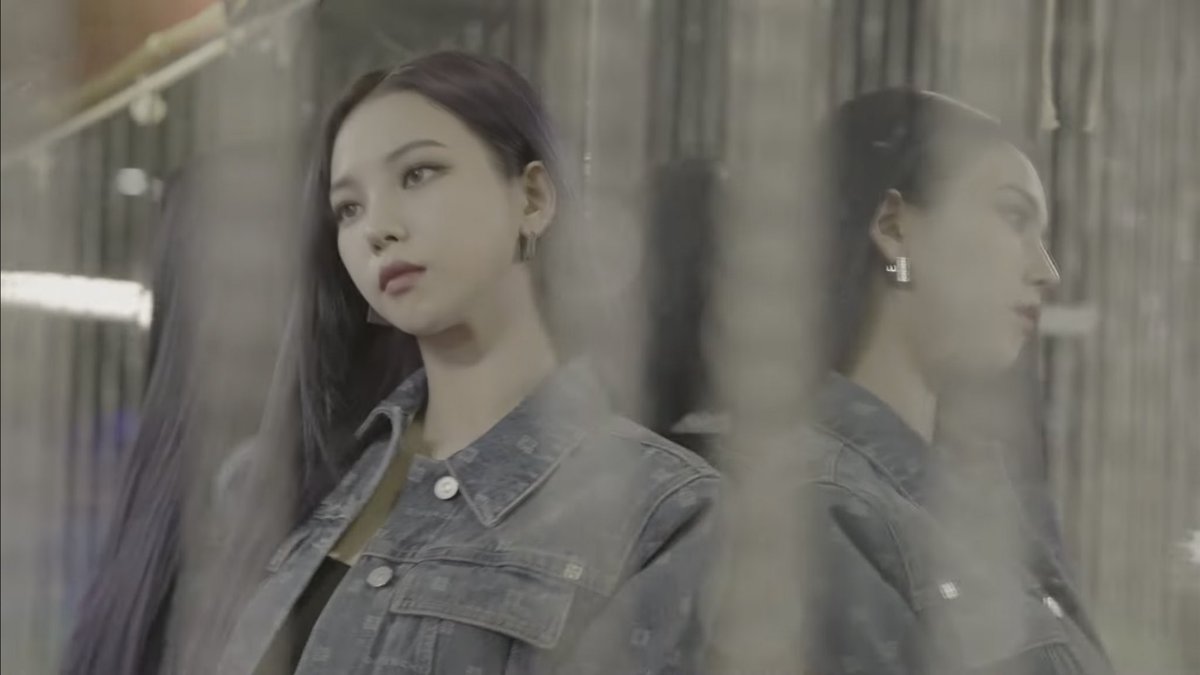 karinaspics's tweet image. a flaunt film