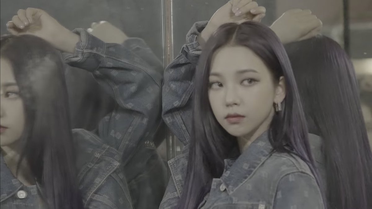 karinaspics's tweet image. a flaunt film