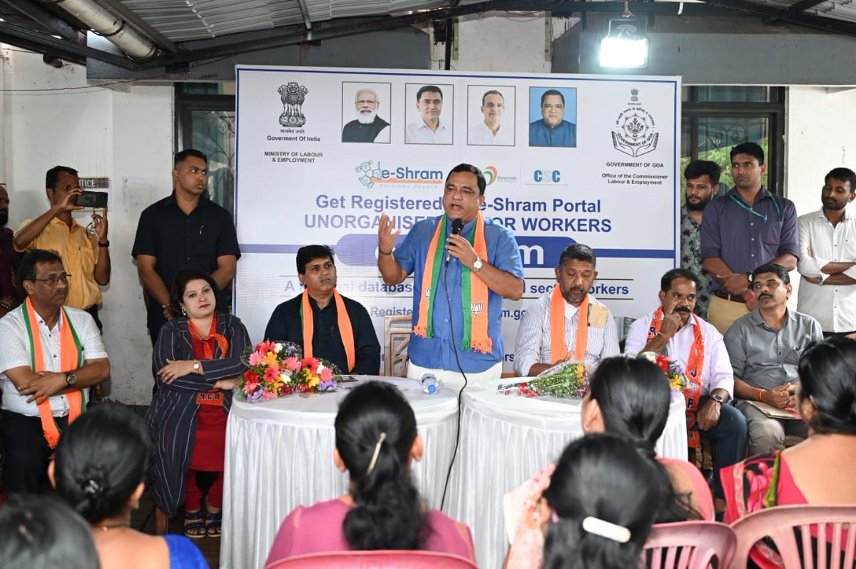 MauvinGodinho's tweet photo. Attended the #EShram Card Camp and handed out E-Shram Cards to the unorganized sector workers at #Bogda, #Mormugao, along with #MLA of #Vasco and SGPDA Chairman Shri. @DajiSalkar, ZP Adv. Anita Thorat, Ex-MLA of Mormugao Milind Naik, (1/2) https://t.co/nTtysq1wlb