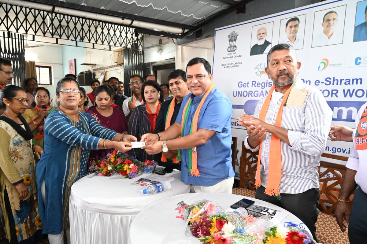 MauvinGodinho's tweet photo. Attended the #EShram Card Camp and handed out E-Shram Cards to the unorganized sector workers at #Bogda, #Mormugao, along with #MLA of #Vasco and SGPDA Chairman Shri. @DajiSalkar, ZP Adv. Anita Thorat, Ex-MLA of Mormugao Milind Naik, (1/2) https://t.co/nTtysq1wlb