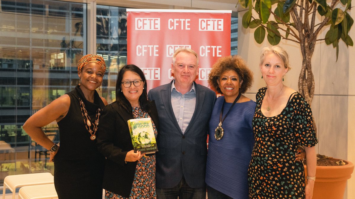 TramANguyen's tweet photo. Despite the strike a lot of people in London for launch of the book #DigitalforGood @Chris_Skinner. Good discussion with @gailbradbrook
@Ovamba4SMEs @Gehanam on #finance and #technology can work together to make the world a better place and not forget our planet
#Congrats Chris https://t.co/JBr4y7EOhW