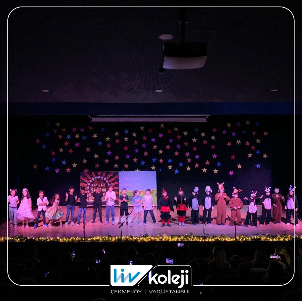 2.sınıf öğrencilerimiz İngilizce derslerinde hazırlandıkları “Bremen Town Musicians” oyununu sergilediler.Müzik, dans ve eğlence dolu bu şahane performansı gerçekleştiren öğrencilerimizi kutluyor; emeği geçen öğretmenlerimize ve katılım sağlayan tüm velilerimize teşekkür ediyoruz