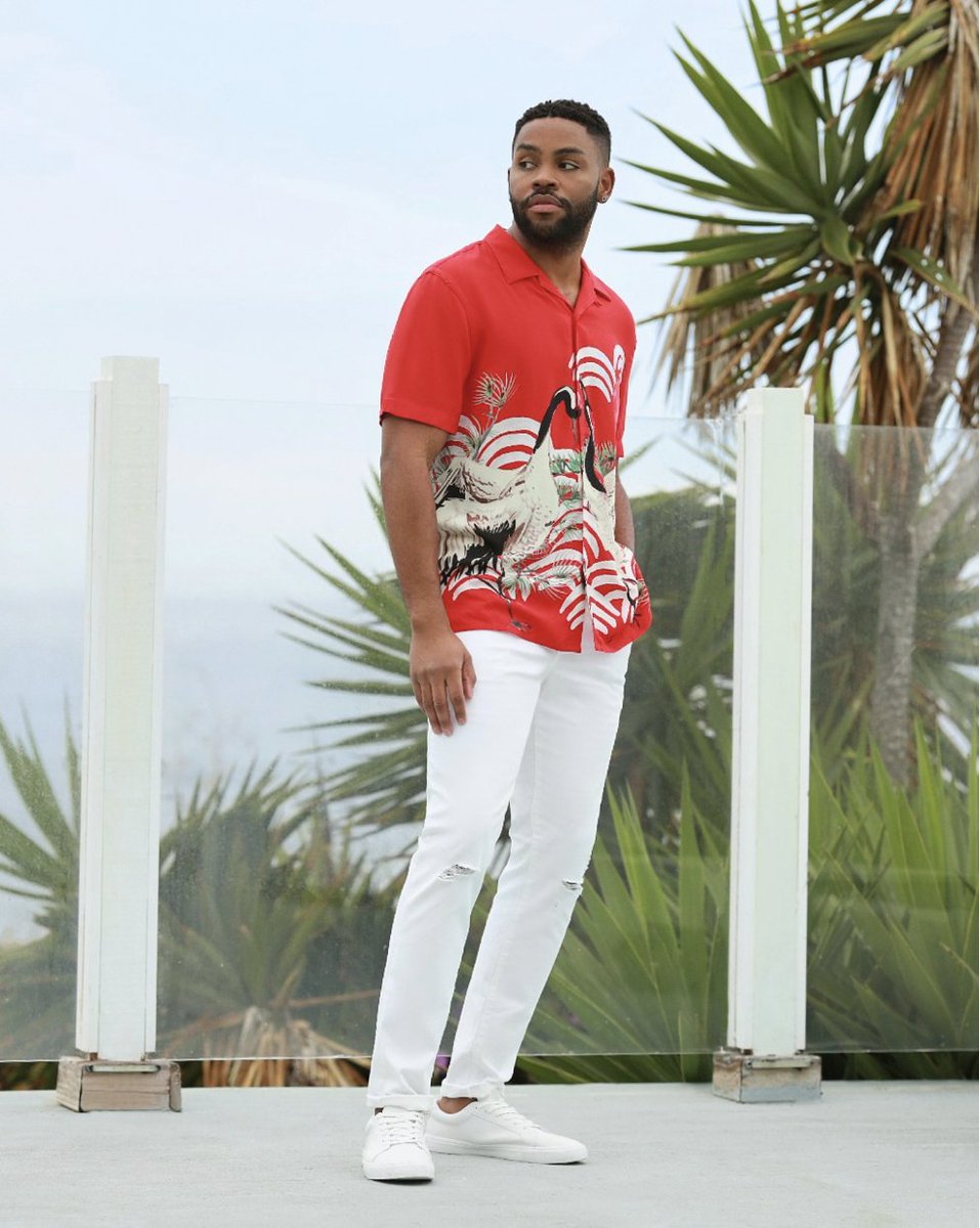 express's tweet image. Isaac Ramirez and @DevanOnDeck with all the vacay vibes. 🌴

Shop New Arrivals: bit.ly/3Q1yTmk