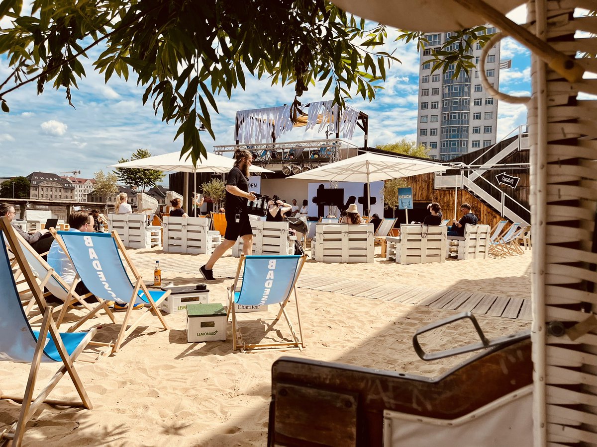 Von <a href="/meta_bene/">meta bene</a> als „republica-Ausnüchterungsveranstaltung für Textschaffende“ beschrieben, ist die <a href="/txt_conference/">.txt</a> wirklich ein sehr chilliges Event. Guter Wiedereinstieg in das Konferenz-Geschehen für alle, denen eine #rp22 zu wuselig gewesen wäre. Strandkörbe ftw!