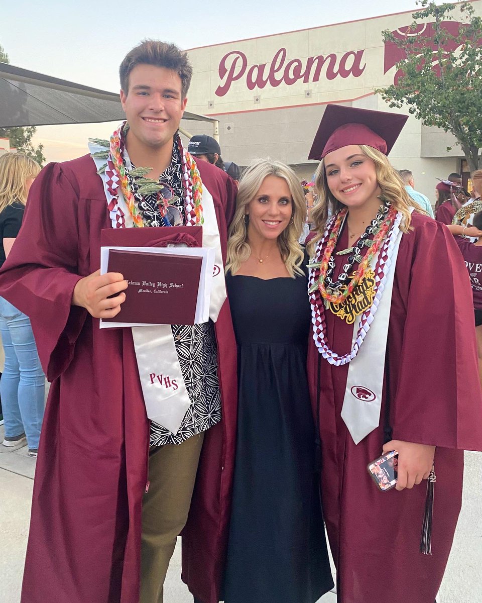 CarmenHopkins_1's tweet photo. “Don't let your learning lead to knowledge. Let your learning lead to action.” ― Jim Rohn

#ProudMom #twograduates  #pvhs #classof2022 https://t.co/AIlR39ScFQ