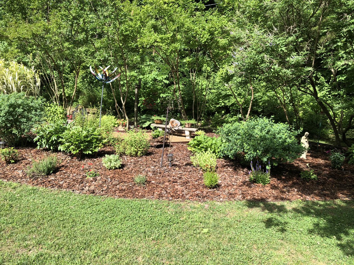 WNBANashville's tweet photo. Garden Party tonight!! We’ll have Martin’s BBQ and all the fixins! So excited to see everyone in person! Zoom party around 7-7:30. Let us know if you more info. (Members only) @WNBA_National #wnbabooks #garden #booklovers https://t.co/mdNxjgmALW