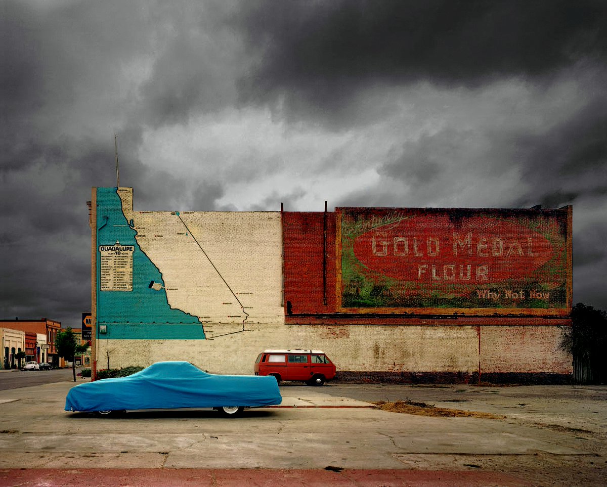 Michael Eastman - Guadalupe.
(...a little style of Wim Wenders, the wonderful desolation of these landscapes/clichés)