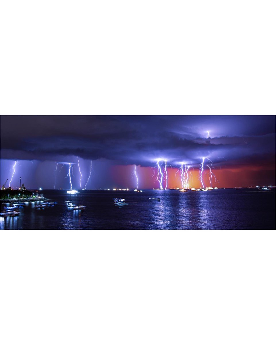 ompsyram's tweet photo. Electric Storm 
.
The Power Of Mother Nature ⚡️ 
.
Mumbai Monsoon , Mumbai Rains 

ThunderStorm https://t.co/E1nUXwTmJY