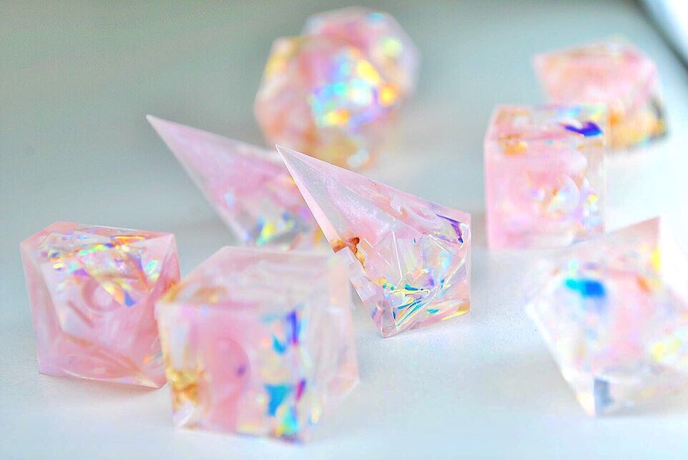 ~✨🌸✨~
If you’re waiting around for the next game night put your hands up🖖🏼🌙
#dnd #handmadedice #ttrpg