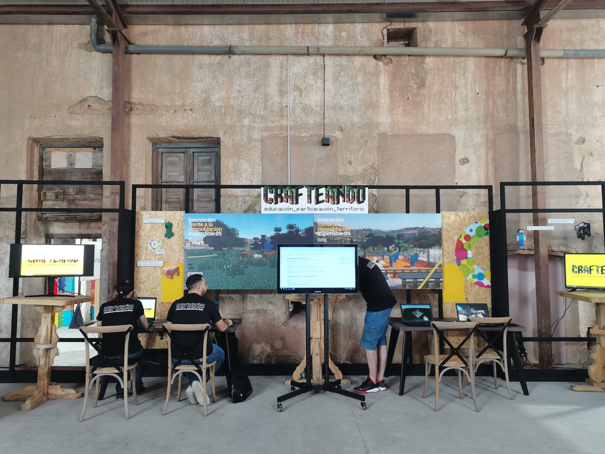 Conectamos el territorio jugando al famoso #Minecraft. Una experiencia con la que el equipo de <a href="/lanoria_mlg/">La Noria</a> busca diseñar soluciones originales y atractivas para los jóvenes, que mejoren nuestro entorno ✅
#Imperdible_05