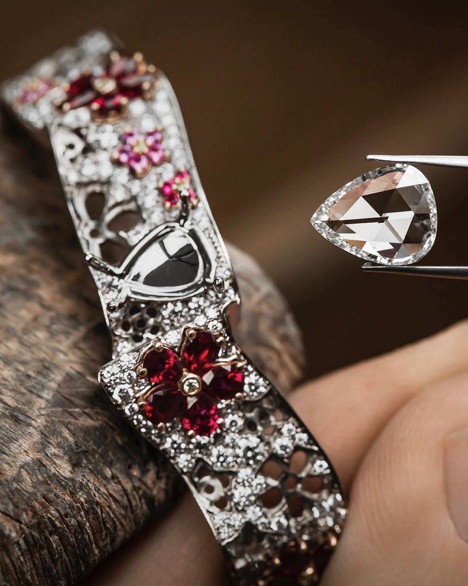 At Dior’s high jewellery show in Taormina, carats meet couture!

<a href="/Dior/">Dior</a> #Dior
