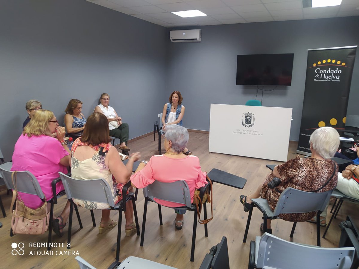 Seguimos impartiendo los talleres "En #Igualdad, 
Contar Cuentos Cuenta". Ayer estuvimos en #BollullosParDelCondado. Un proyecto financiado por la <a href="/DipuHU/">Diputación de Huelva</a> 

<a href="/AytoBollullos/">Ayto. Bollullos Cdo.</a>