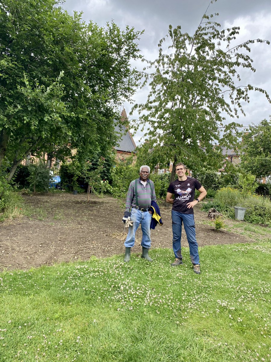Our volunteers are amazing! Here’s  our veteran volunteer Mack with new recruit Ramon- after a sterling job weeding the orchard in #QueensParkGardens #W10 #volunteersweek ⁦@QPCouncil⁩ ⁦@FoQPGardens⁩ ⁦@HCGAGardens⁩