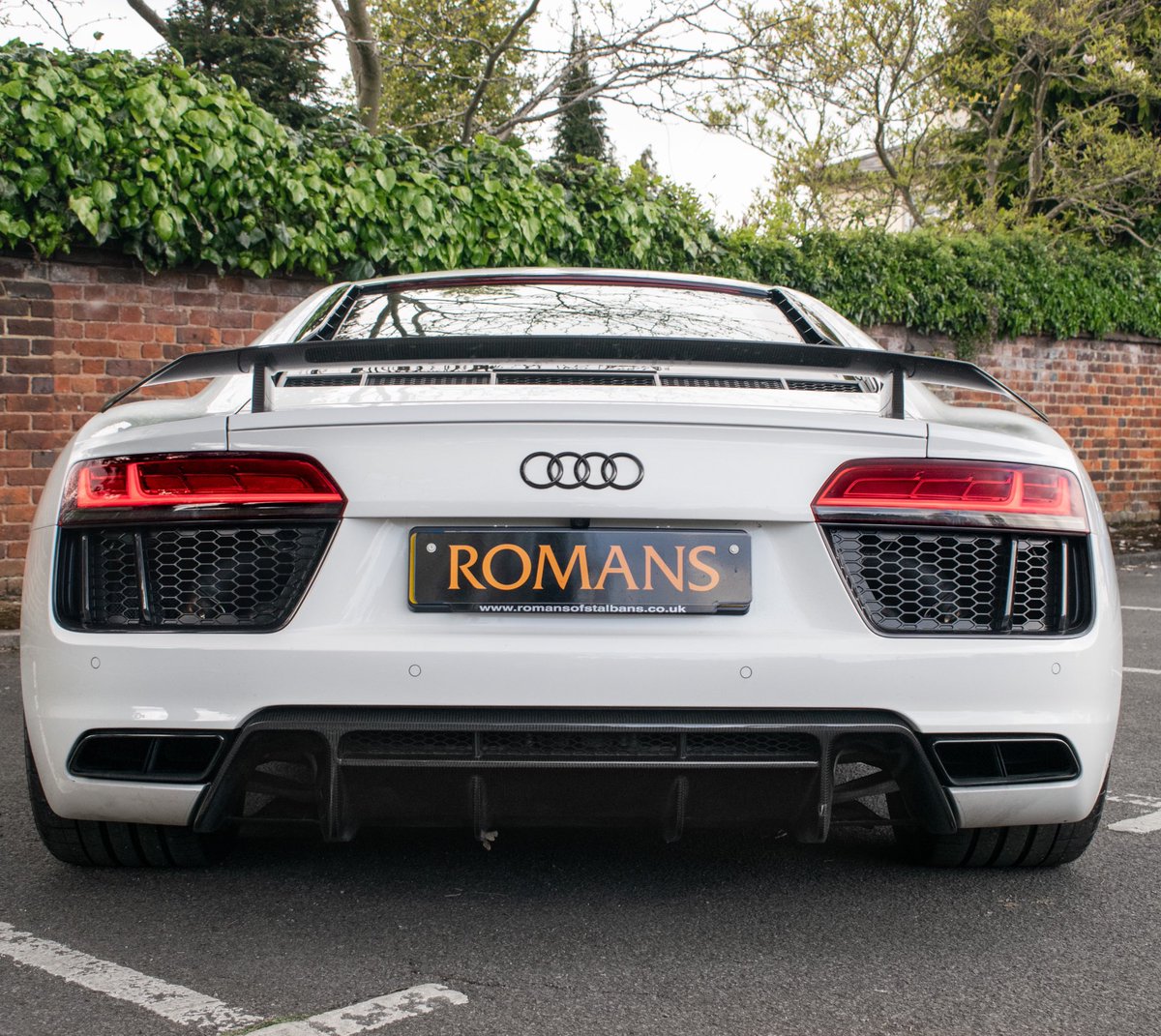 RomansStAlbans's tweet photo. This machine can launch you from 0-60mph in just 3 seconds flat and reach a top speed of 205mph 🤯 #Romans #R8 #V10plus #AudiR8 https://t.co/YGREJPzw2N