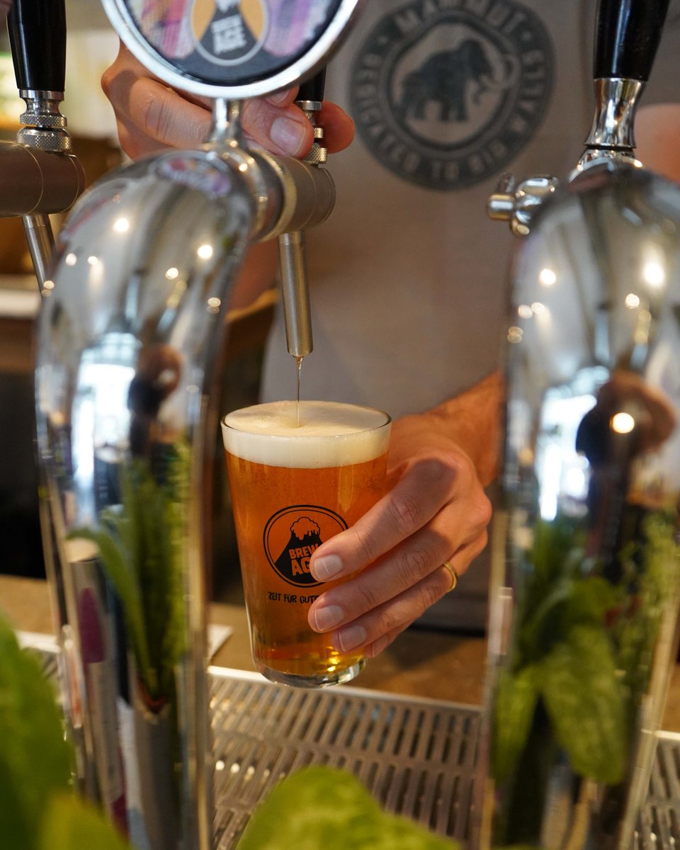 Diese Pizzen sind ein Traum! 🍕🍺 
Gönnt euch eine @ Bros.Pizza (Zollergasse 2, 1070 Wien) und genießt jetzt neu &amp; ganz frisch 👉 unser HELLES vom Fass! Warum? Weil's geil is! 😉 Cheers!