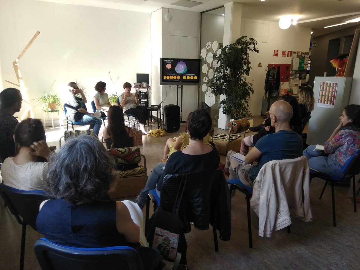 wiki_toki's tweet photo. #wikitoki zuzenean!!
Presentación @HarineraZgz
aurkezpena.
Elisa y Cristina ya están en #bilbao compartiendo el proceso de reflexión interna que han desarrollado los últimos años en #HarineraZgz 
Acompaña @Ricardo_AMASTE 
INTERESANTE!!!! https://t.co/F2neVSGXRi
