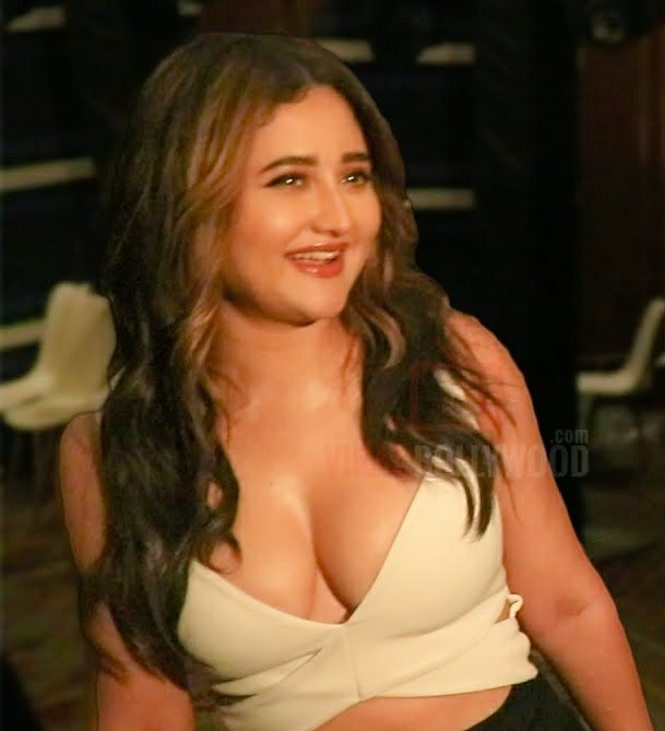 RDTrendz's tweet photo. #RashamiDesai graces the launch event of OTT Play Premium platform! https://t.co/W0TGucET02