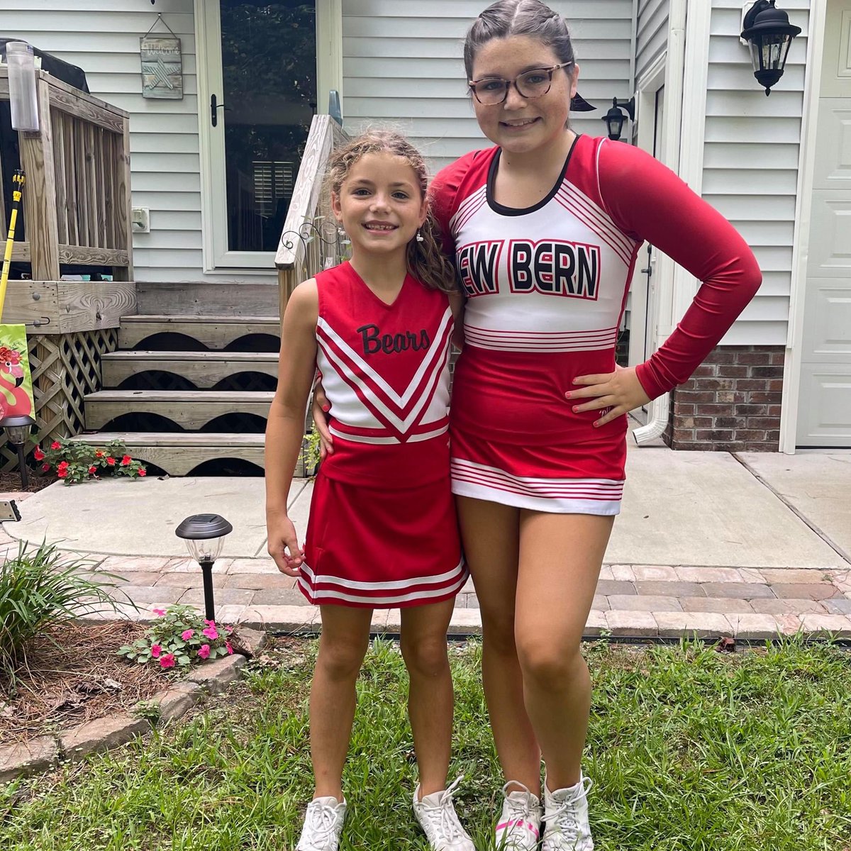 JBest614's tweet photo. Newest 10th &amp; 5th Graders! ☀️❤️ https://t.co/QLBbWulC6o