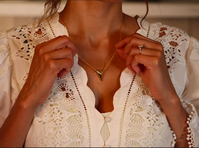 oaktreeurns's tweet photo. The Pyramid cremation necklace is a beautiful and elegant way to memorialize your loved one and hold them close every day. Designed in Los Angeles, this cremation pendant is available in silver, gold and rose gold. https://t.co/tRPJKyJDFy