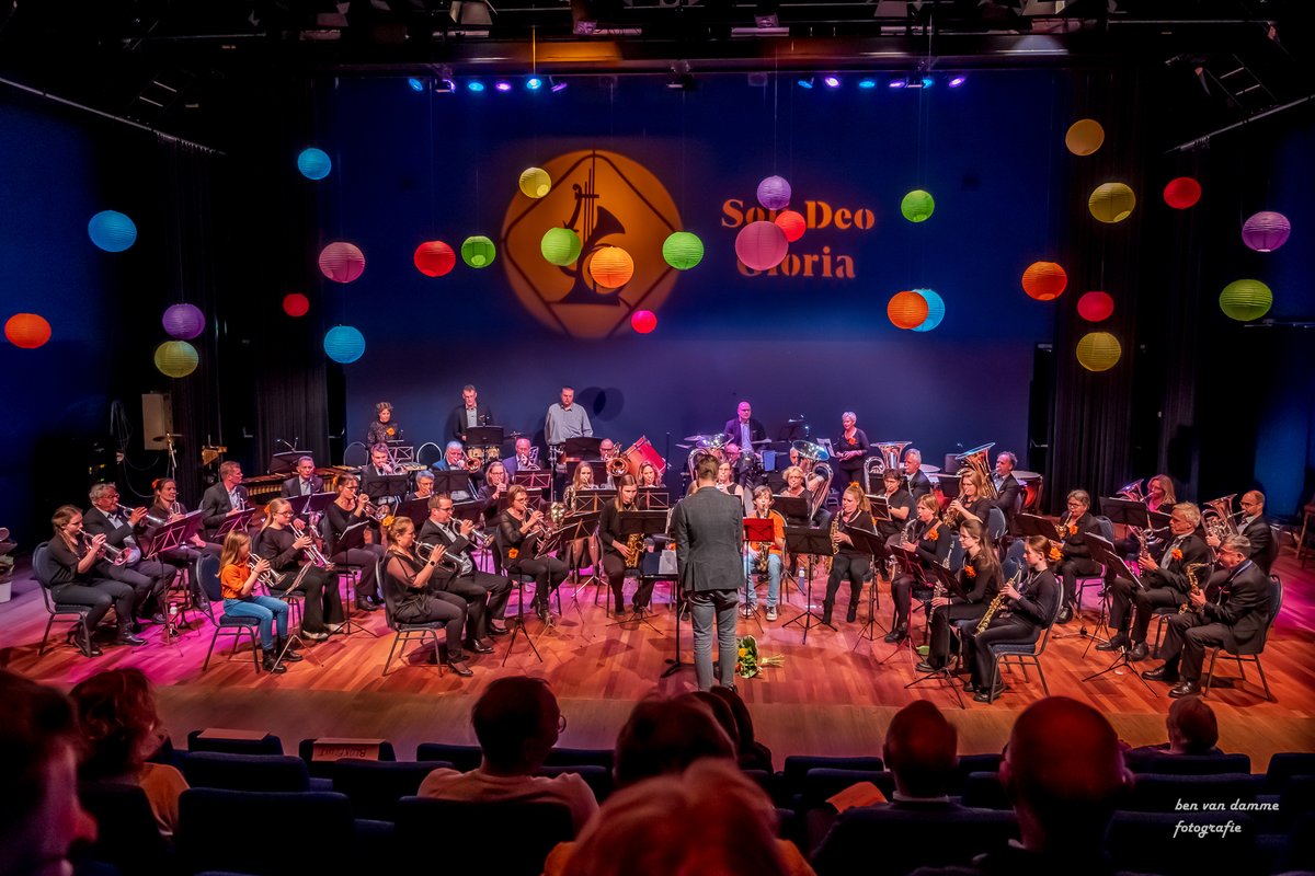 Aanstaande zaterdag is het #Heerdelijk #Festival. Het festival wordt gehouden op het van #Meurspark. Van 18:00 tot 19:00 uur zal het A-orkest samen met ons opleidingsorkest optreden. Onze jeugdleden hebben hard geoefend Dat wilt u niet missen! Jong en ouder, van harte welkom!!