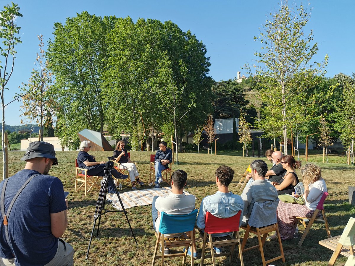 💬 Comença la conversa amb els arquitectes de l'Espai Cràter, <a href="/ToniCasamor/">Toni Casamor</a> i <a href="/annacodinaarq/">Annacodina</a>, moderada per Eduard Callís.

És una iniciativa del #mercatdeconversa del Consorci d'Acció Social de la Garrotxa, <a href="/Olotuit/">Ajuntament d'Olot</a> i la <a href="/univgirona/">Universitat de Girona</a>.

#espaicràter #Olot #Garrotxa #arquitectura