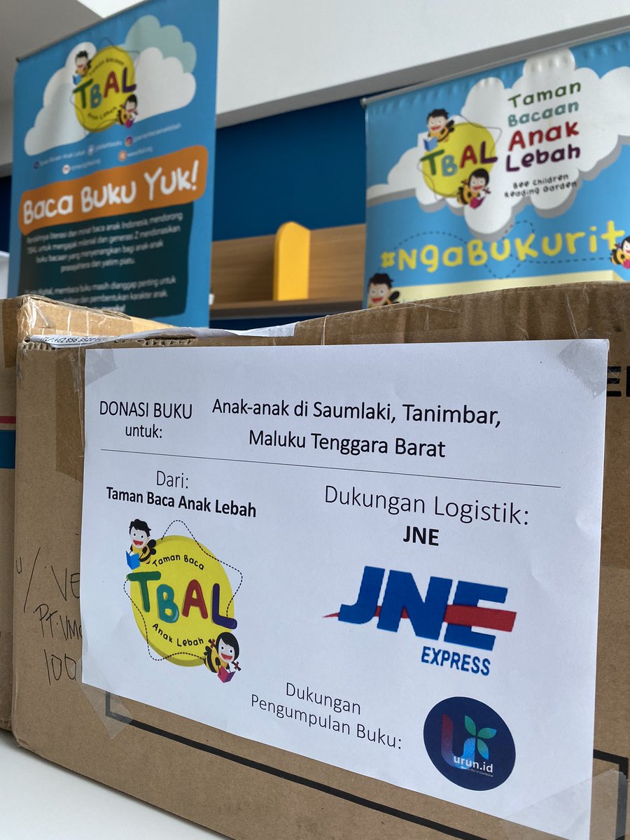 lebahbooks's tweet photo. Tadi pagi kita kirim buku ceria anak-anak lagi. Horeeee… kali ini ditujukan ke Saumlaki, Tanimbar, Maluku Tenggara Barat. Thanks @JNE_ID buat dukungan logistiknya. Gak ada JNE, buku2 gak bakalan sampe🙏🏻 Bismillah semoga perjalanan lancar ya… 

#tamanbacaanaklebah #bacabukuyuk https://t.co/DzDz5suNaE