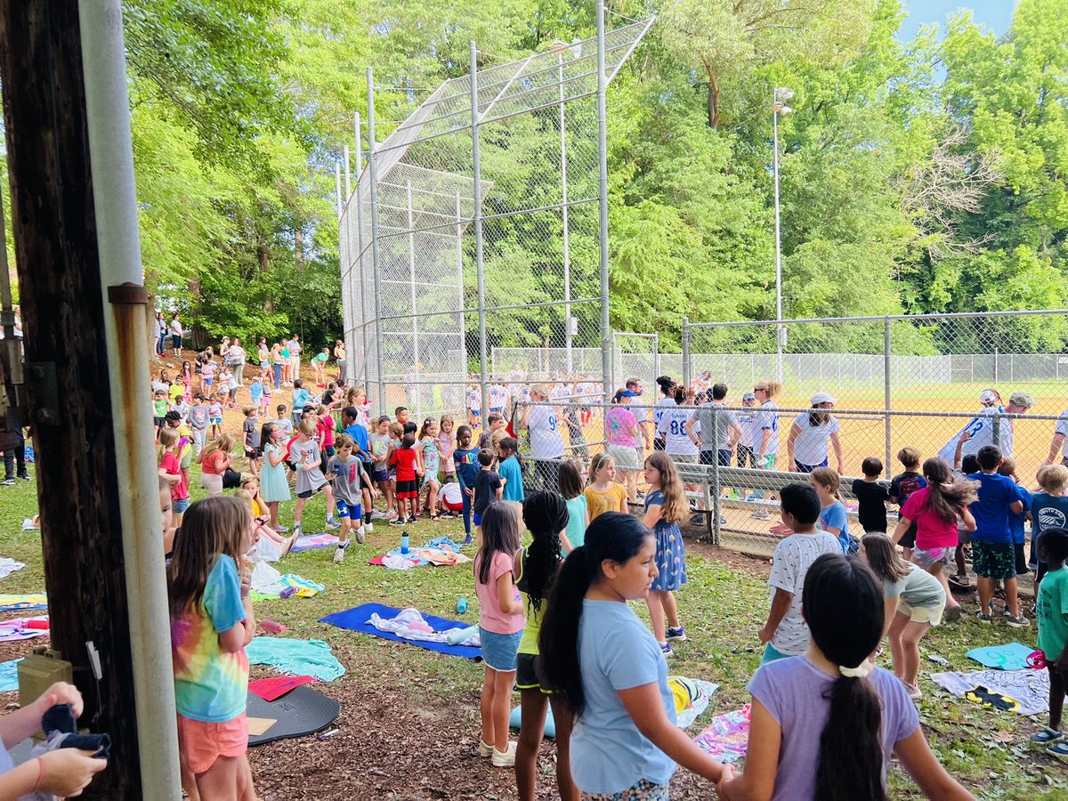DouglasNekeisha's tweet photo. Such a beautiful way to wind down the school year!❤️ #kickBall &amp; #2ndgradeYogasession @JYJoyner https://t.co/ovJyPWt4Dt