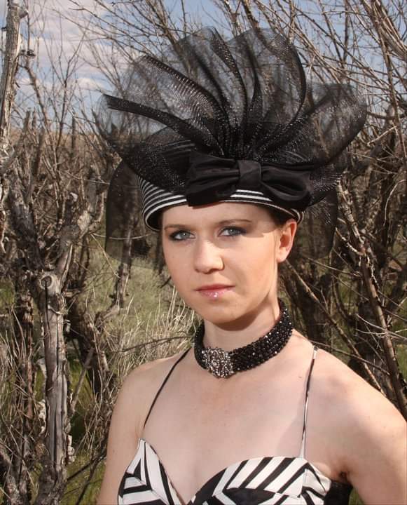 kayci_lee's tweet photo. Just a lil' throwback to one of my first photoshoots as a model March 2011.  Also did my first *implide nude (not shown here). 

#model #throwback #Vegas #Vegasmodel #chicagomodel #midwestmodel #illinoismodel #Wisconsinmodel #abandoned #orchard #appleorchard #oldorchard https://t.co/VlaOlEYKgg
