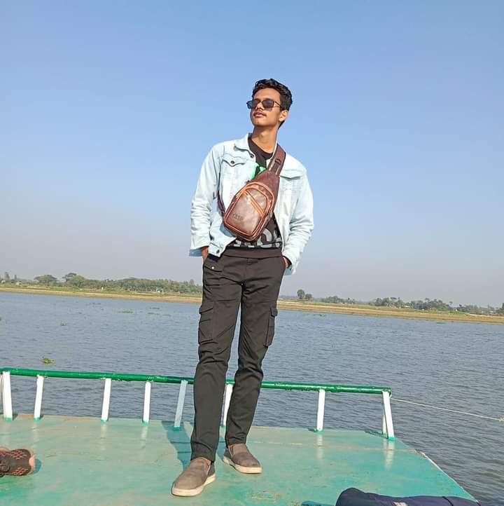 I just realized !
অল্পতেই পেয়ে যাওয়া খুব দামি জিনিস গুলো, খুব দ্রুতই আকর্ষণ হারায় 🥀

©️ Za Yn