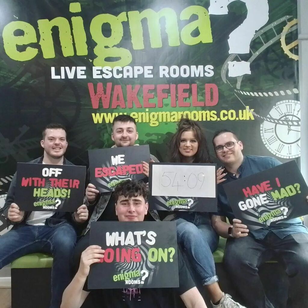 enigmaroomswake's tweet photo. The bar team from @hickoryssmokehouse came to play some of our games. Team Wonderland worked well together to evade the Red Queen before she returned.🐇🐛🍄 #weescapedwithourheads #hickoryssmokehouse #winning https://t.co/a2RmhG2nXx