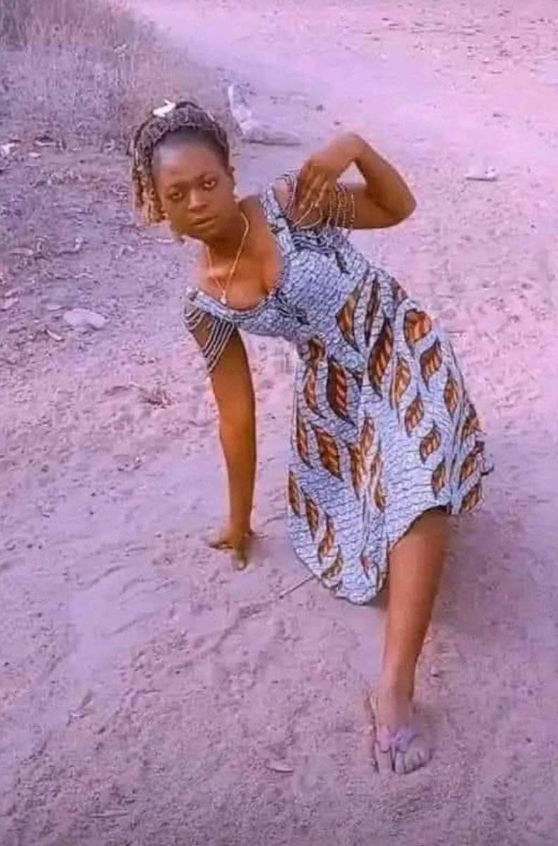 ROGERKUUPORO2's tweet image. Wen possing was a challenge. U there not challenge her😅🤣