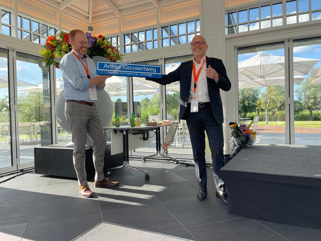Martijn Koning is the new president of CIO Platform Netherlands. Congratulations Martijn! We are very much looking forward to having you as our president.
We thank departing president Arthur Govaert for his commitment, involvement and the way he has shaped the presidentship.