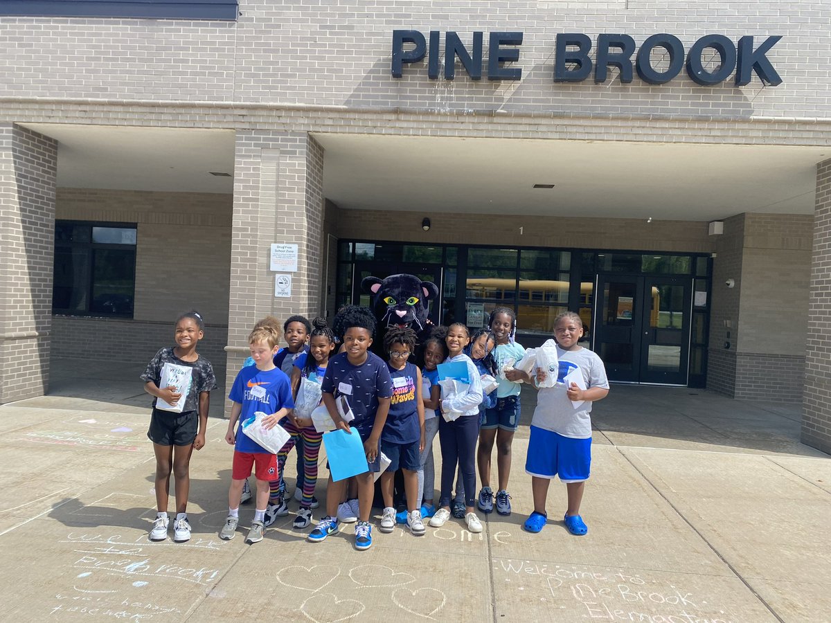 ShannonCHeller's tweet image. Our 2nd graders had an amazing day yesterday! First, a visit to their new school, and then Field Day! So proud of this group, and their teachers! Thank you to PB for such a warm welcome! @WestRidgeGreece @GreeceCentral @GCSDsuper @valeriekpaine
