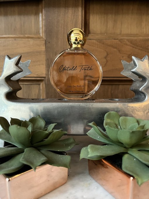 Watch Mrs.Schanell's leaked NSFW photo on TwXstars