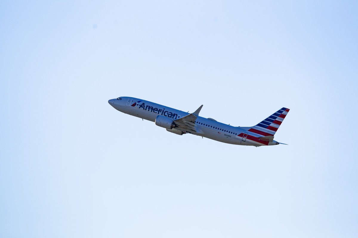 BoeingAirplanes's tweet photo. We're thanking our airline partners who joined us in the purchase of 100,000 gallons (379,000 liters) of #SustainableAviationFuel for commercial flights departing @flyLAXairport during the 9th #SummitAmericas, reducing CO2 emissions by 472,500 pounds (214,300 kg). https://t.co/ubglt2xoUz