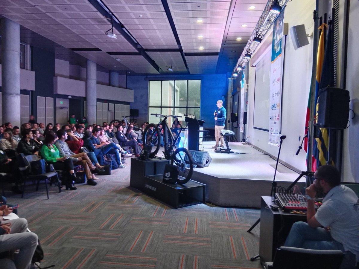 NotiEcoCaldense's tweet photo. #uamtoks un mar de testimonios para entender que hacer empresa sí es posible! @uammanizales @eduquescobar @linamariarl https://t.co/sFooFsPV6d