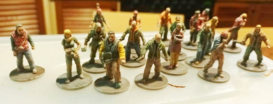 ElConucoDelMago's tweet photo. Pintar las minis de this war of mine se me convirtió en una experiencia muy fuerte. Me identifiqué con cada personaje y sentí el desamparo, el miedo y el horror de los refugiados que tan vigentes están hoy en día. #Paz #humanidad #Noalaguerra @ThisWarOfMine https://t.co/VjR0pzGwXx