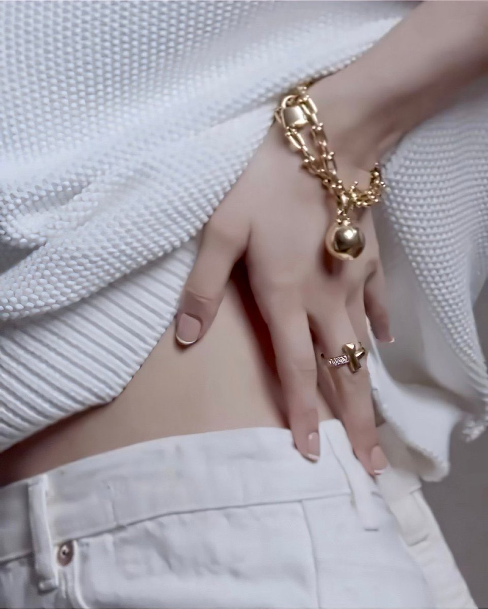 Nôn nao quá

#ROSÉxTIFFANYinLondon
ROSÉ AT TIFFANY EXHIBITION