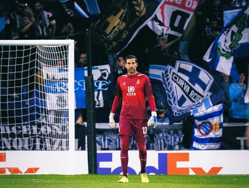 CurvaRCDE's tweet photo. Siempre agradecidos por tu compromiso, gracias por entender de qué va esto. Ésta, siempre será tu casa Diego.
#diegolopez #leyenda #rcde https://t.co/NeWnsH0rpn
