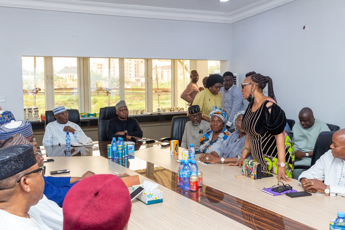 kabiruturakisan's tweet photo. This afternoon, I chaired an interactive session with the Former Vice President of the Federal Republic of Nigeria and flag bearer of our great party, PDP, His Excellency, Alhaji Atiku Abubakar, GCON alongside my colleagues in the Former PDP Ministers Forum. https://t.co/upLL5slE5U