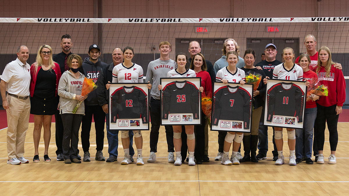 FairfieldStags's tweet photo. There was a lot to celebrate in these Sᴛᴀɢs Sɴᴀᴘs from the 2021 @StagsVB season‼️

🤘📸 https://t.co/UDj72qtrgW