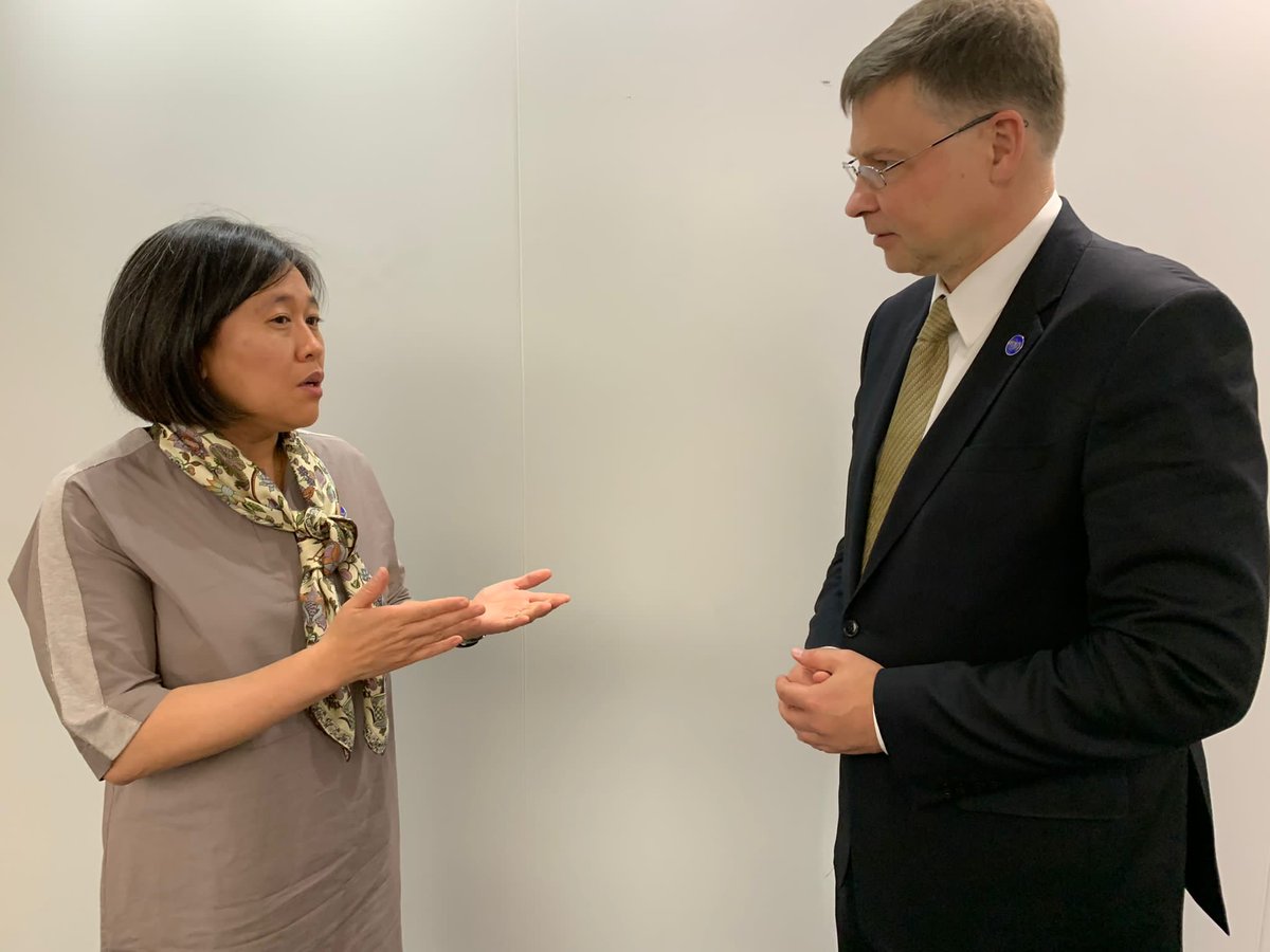 VDombrovskis's tweet photo. Upholding the rules-based trading system is a team effort!  

Great to meet with @AmbassadorTai 🇺🇲, @mary_ng 🇨🇦, and Minister Ahn 🇰🇷 in lead-up to crucial #MC12 @wto ministerial starting this weekend. https://t.co/SRVTl2W1mo