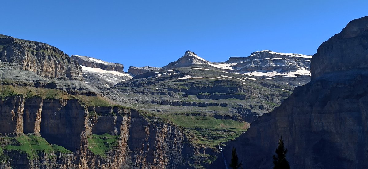 chus34's tweet image. Corriendo por Ordesa.🤪