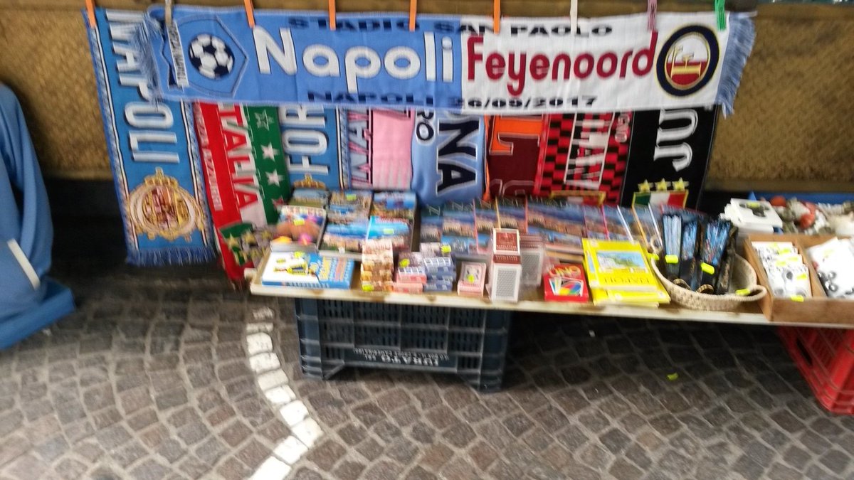 rdamr66's tweet photo. Awayday, enige keer niet in het stadion, alsnog bezocht 2022 #Feyenoord #Rotterdam #NAPFEY #SSCNapoli https://t.co/DSY30bS2kB
