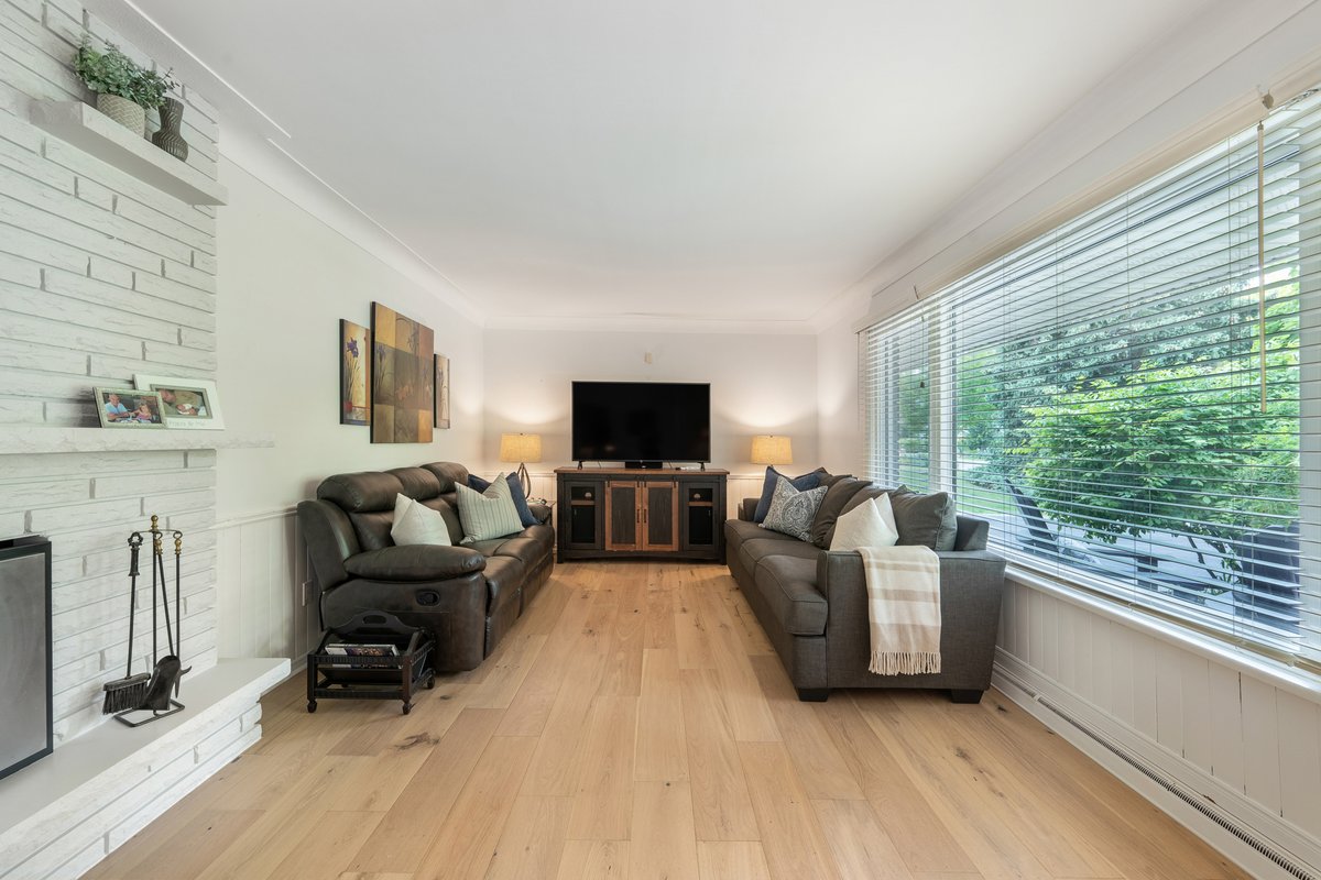 1steveaugustine's tweet photo. ⚡️Buy this house I'LL BUY YOURS!
🏡FOR SALE!
🌎 https://t.co/X8WhPf26kZ 🌎

FANTASTIC CURB APPEAL IN THIS GRIMSBY HOME! OVERSIZED LOT, SEPARATE ENTRANCE TO LOWER LEVEL!!

 Call 📞 Text 📱 or Email 💻 289-235-8000 | info@steveaugustine.com
*conditions apply, ask for details. https://t.co/z1ScNQUImN