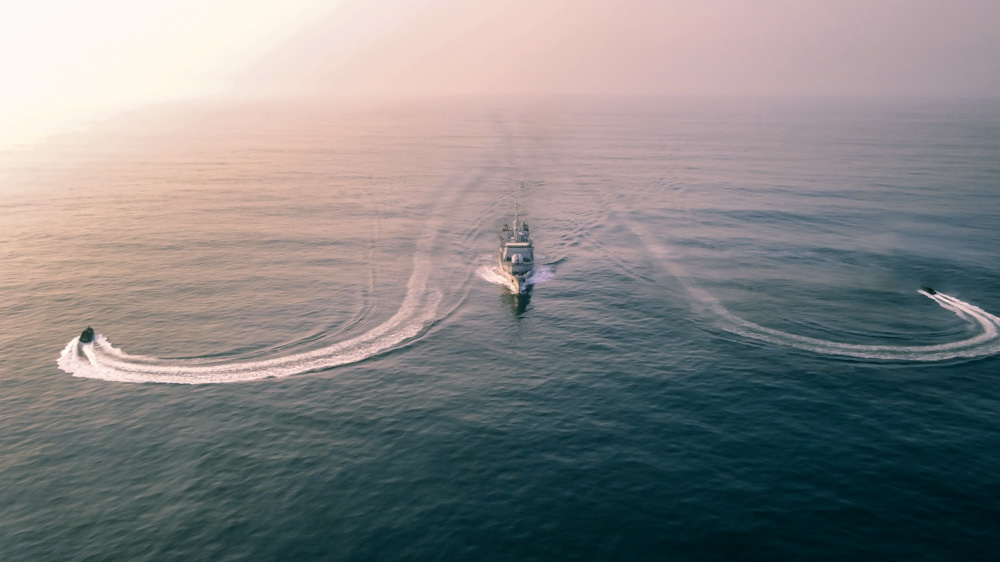 FrDefenseCongo's tweet photo. ⚓️La FDS🇫🇷#Ventôse et 2 embarcations d’intervention🇨🇬ont conduit des entraînements contre la pêche illégale avant de mener une patrouille commune à proximité des installations offshore au large de #PointeNoire #MEGALOPS V⚓️
@CoopSecuDefense #francemddcongobrazza #marinenationale https://t.co/JVqPrffvxU