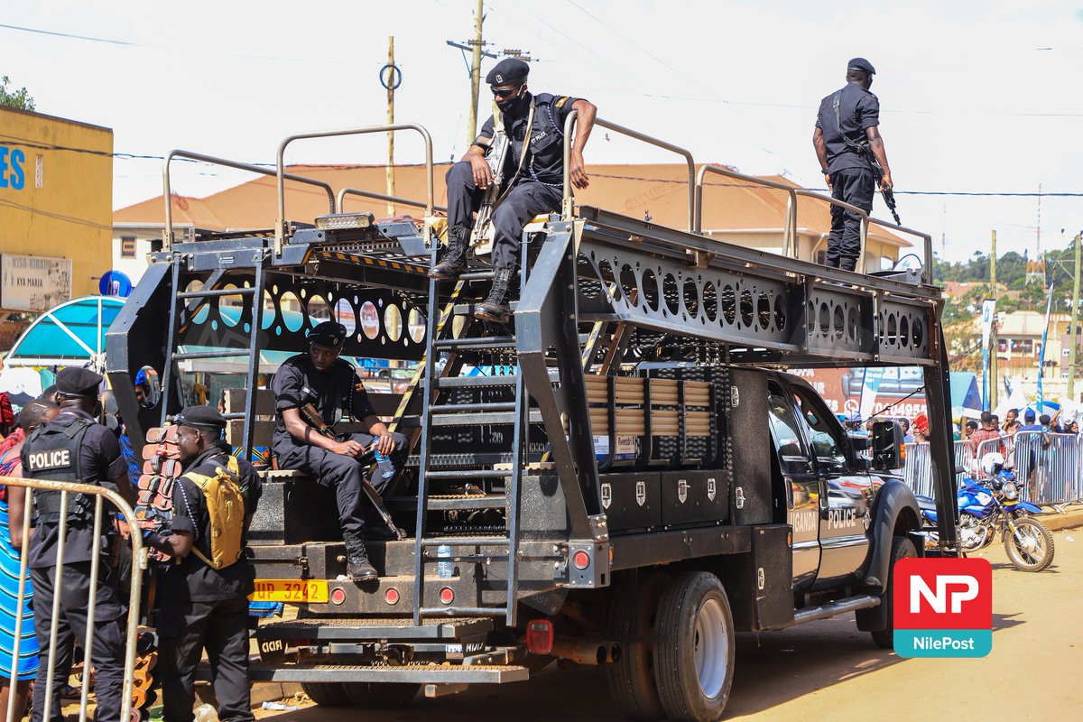 francis_isano's tweet image. Could anyone be knowing the primary role of this strange-shaped police vehicle? apart from standing on top of it with cameras and guns.