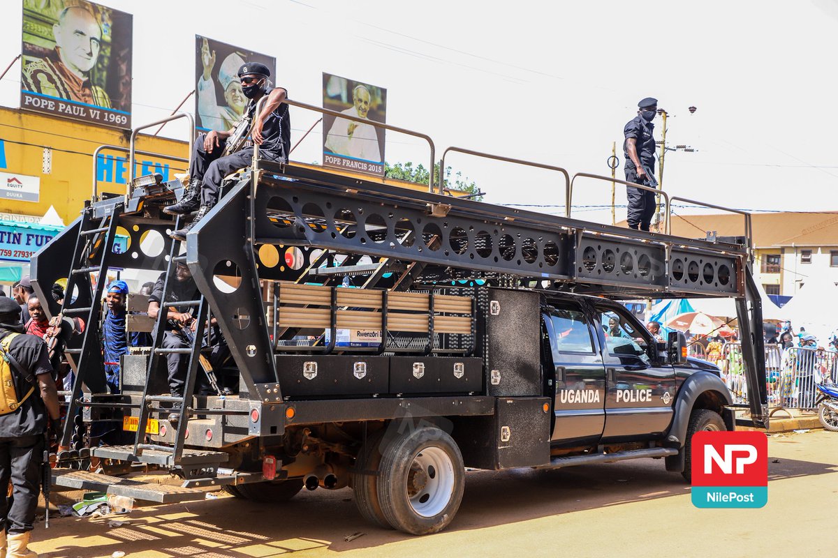 francis_isano's tweet image. Could anyone be knowing the primary role of this strange-shaped police vehicle? apart from standing on top of it with cameras and guns.